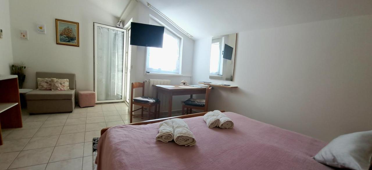 Studio Apartman Olivera Rovinj Exteriör bild